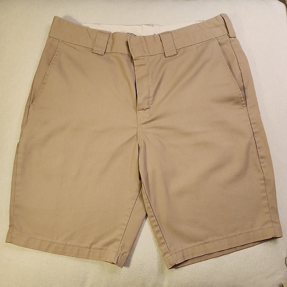 Dickies Classic Tan/Khaki Shorts Relaxed Fit Flat Front- Mens size 34